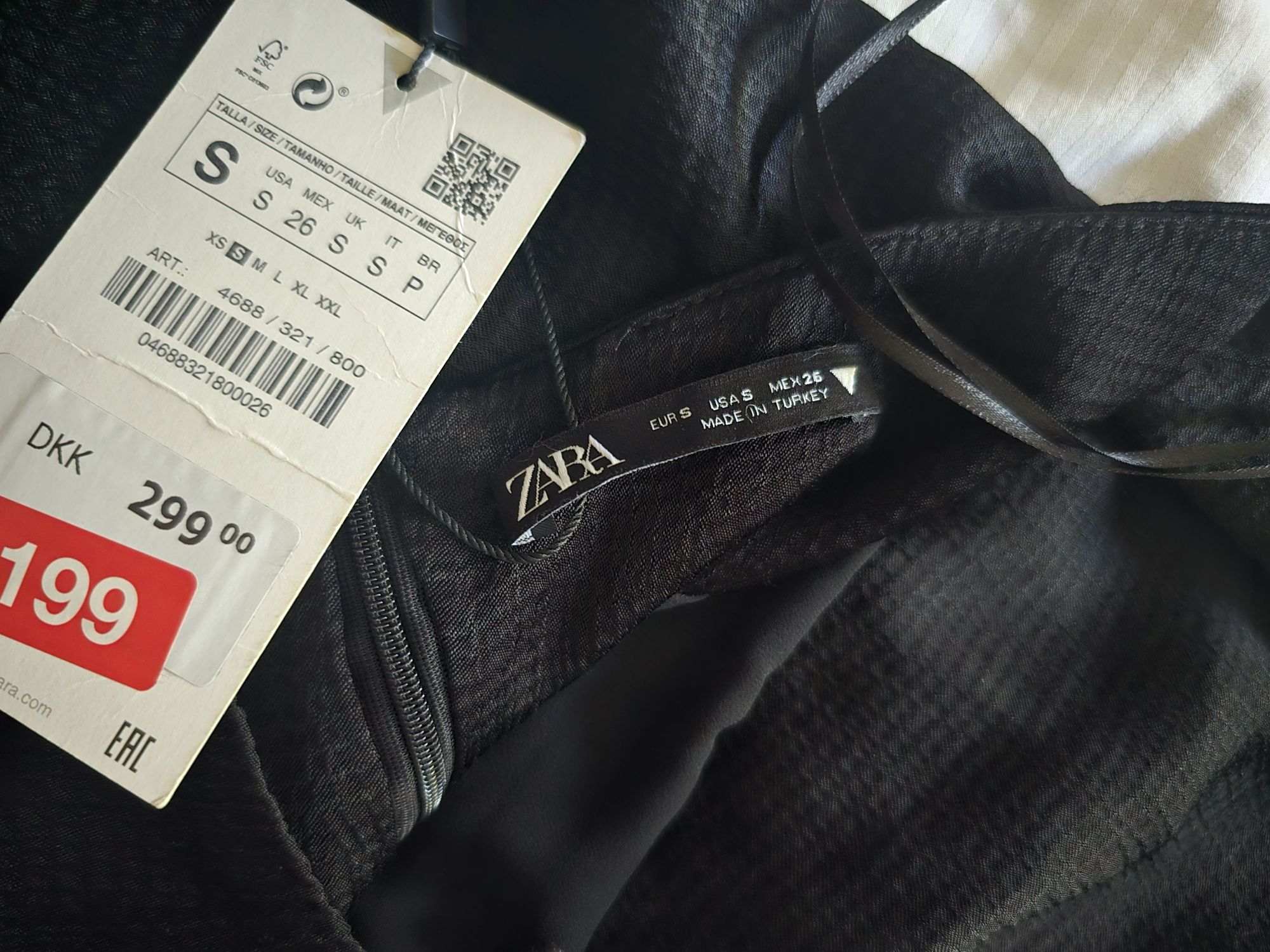 Нова черна рокля Zara