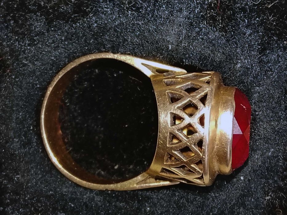 Дамски златен пръстен