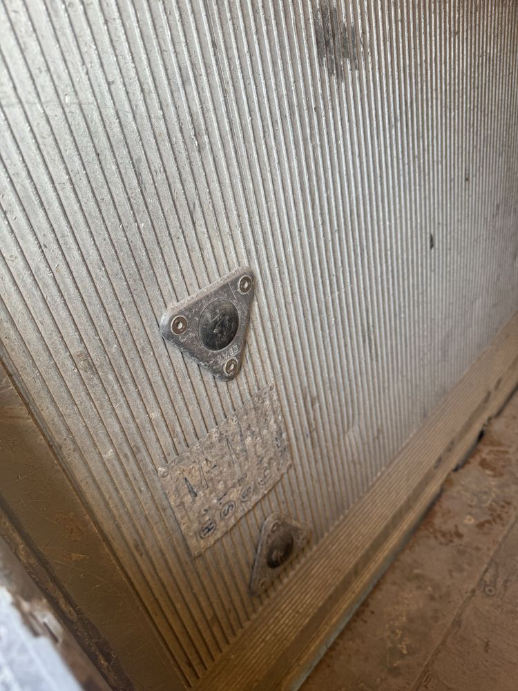 Продавам карусерия с падащ борд walther