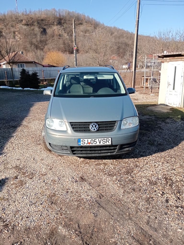 Vând volkswagen Touran urgent