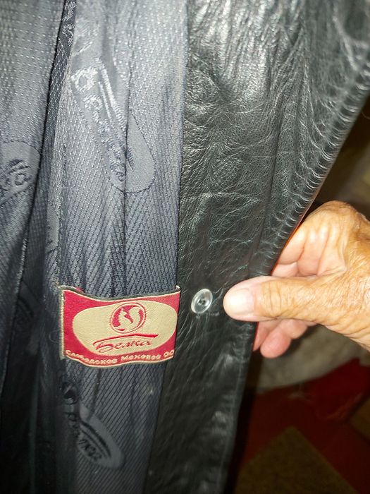 Продам  шубу  маской  котик    женскаю  раз  48