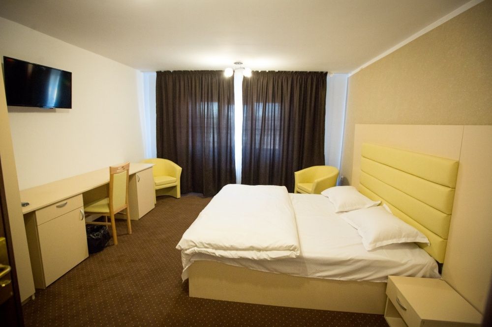 Camere Duble sau tween in regim hotelier