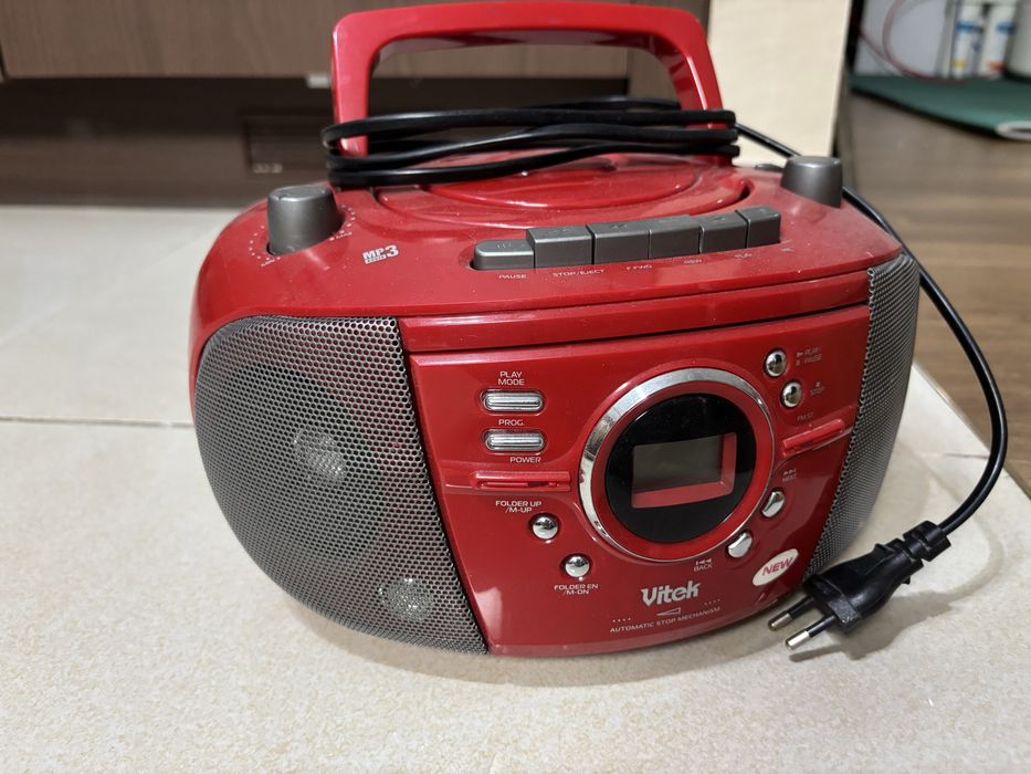Магнитофон фирмы Vitek