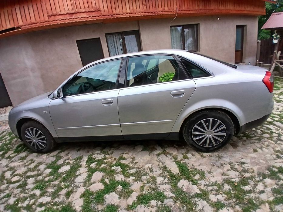Vand audi A4 pret 2200€ negociabil