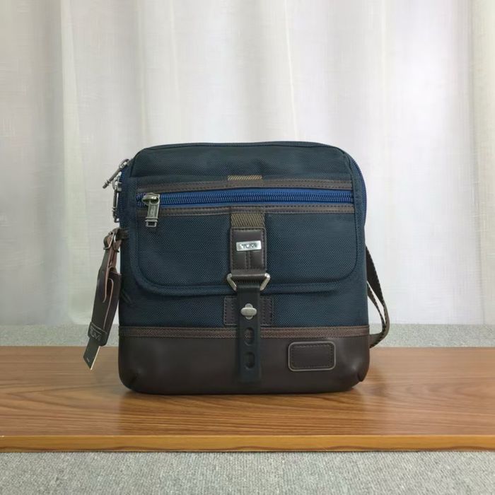 Tumi- сумка через плечо