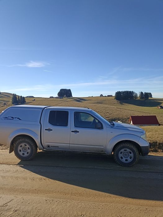 Vând Nissan Navara