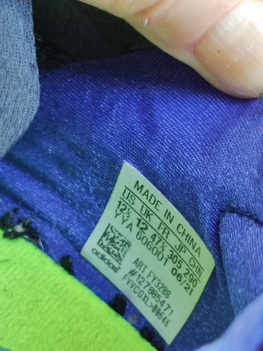 Vând pantofi sport ADIDAS pentru gazon dur