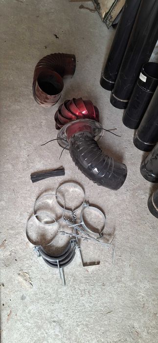 Шапка за комин Ф130мм - въртяща се, червена и скоби за бурии(кюнци).