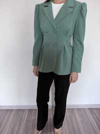 Пиджак зеленого цвета