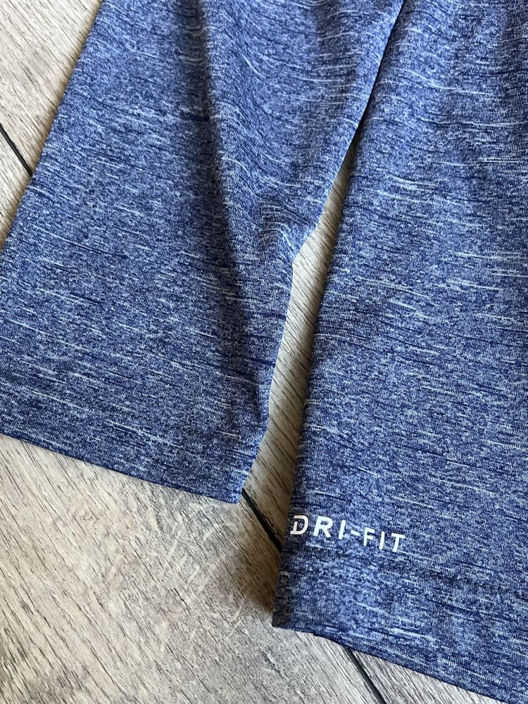 NIKE Dri-Fit Swim - UPF40+ / Нова размер М / Оригинал