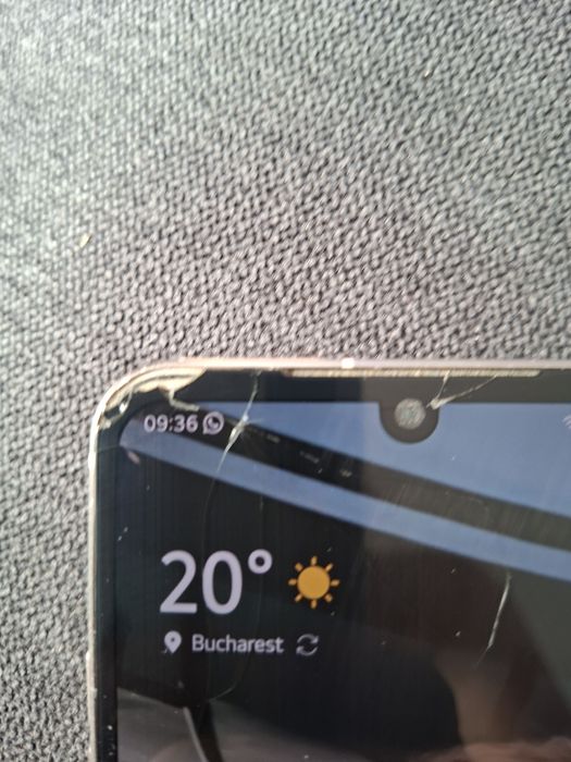 LG v60 stică ecran crăpată