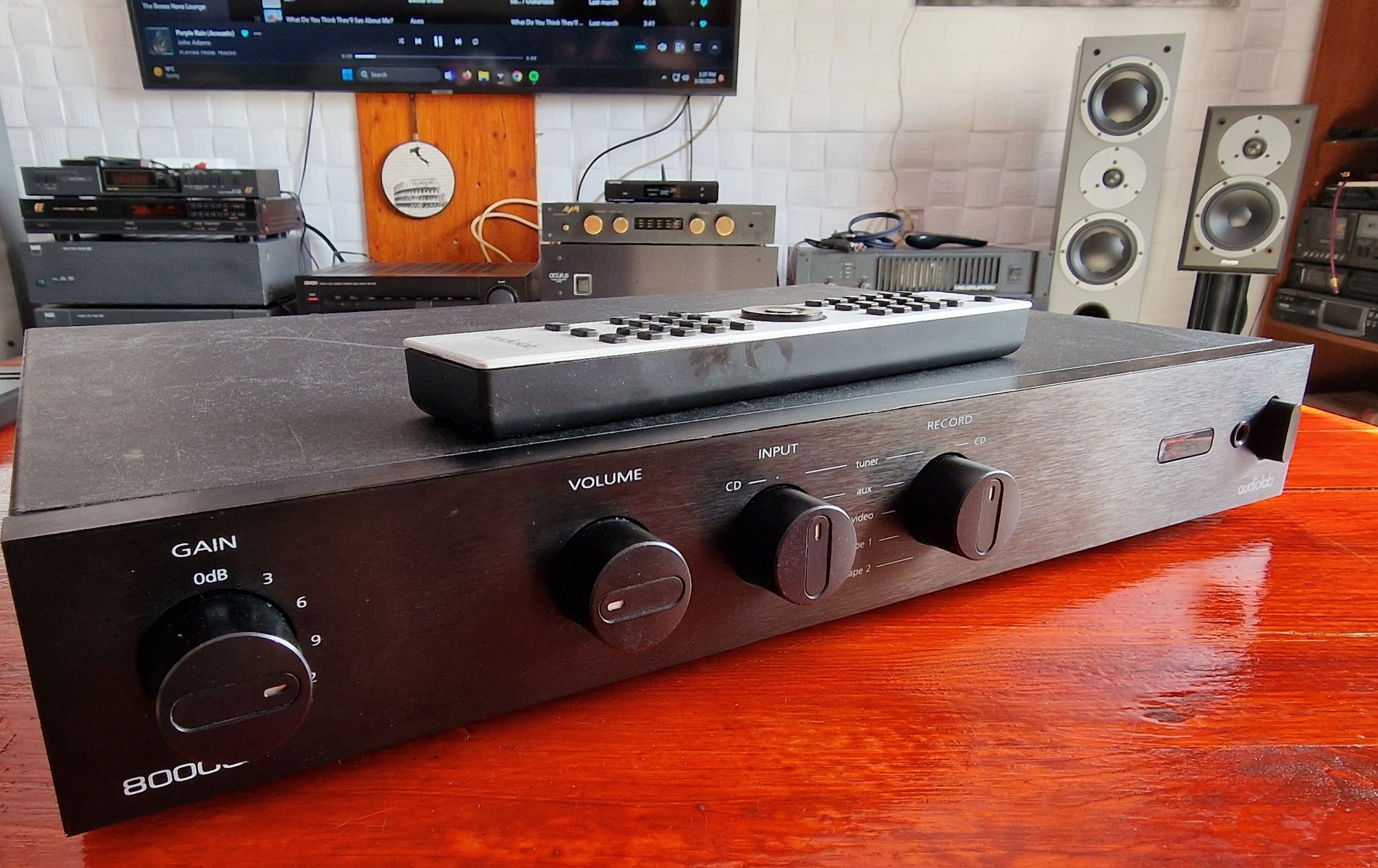 Audiolab 8000q (schimb) preamplificator , telecomanda