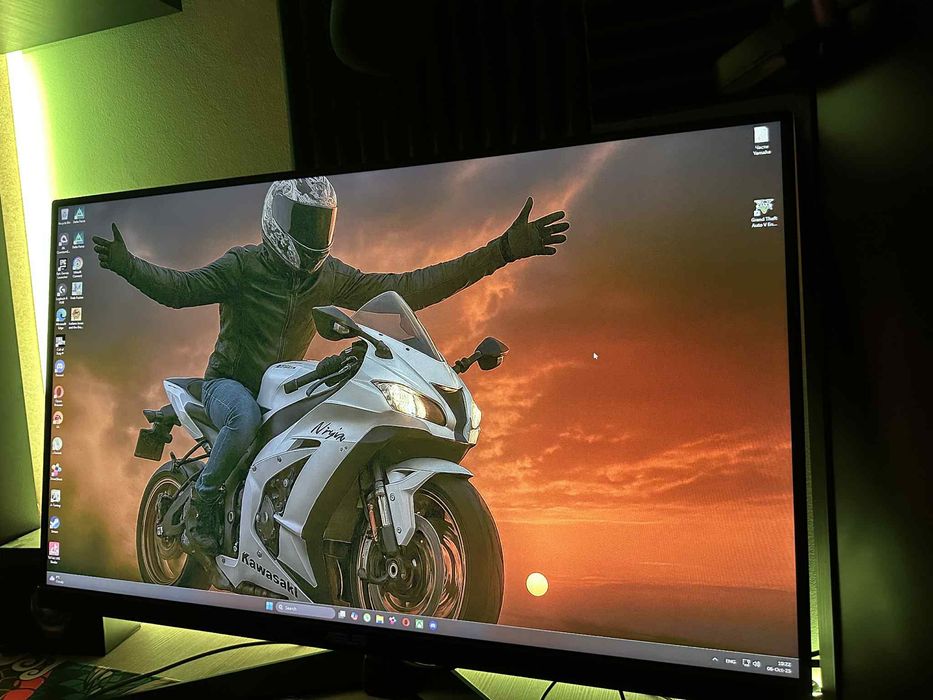 Asus 31.5 inch 170Hz 1 ms