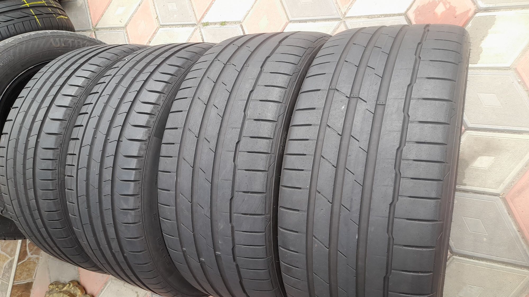 Vand 4 anvelope de vara 235 35 r19 PIRELLI și HANKOOK  din 2022