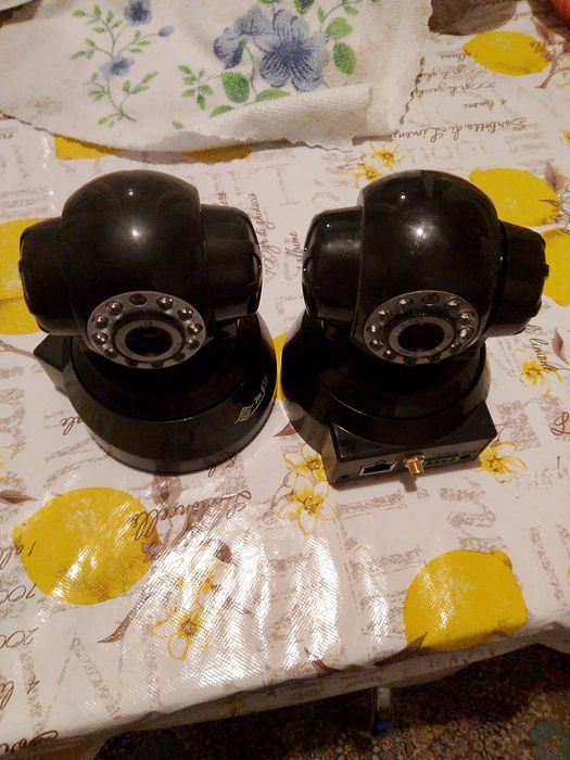 Две камеры видеонаблюдения