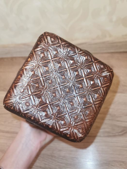 Антикварна бутилка релефна гарафа покрита с естеств. кожа Дон Кихот