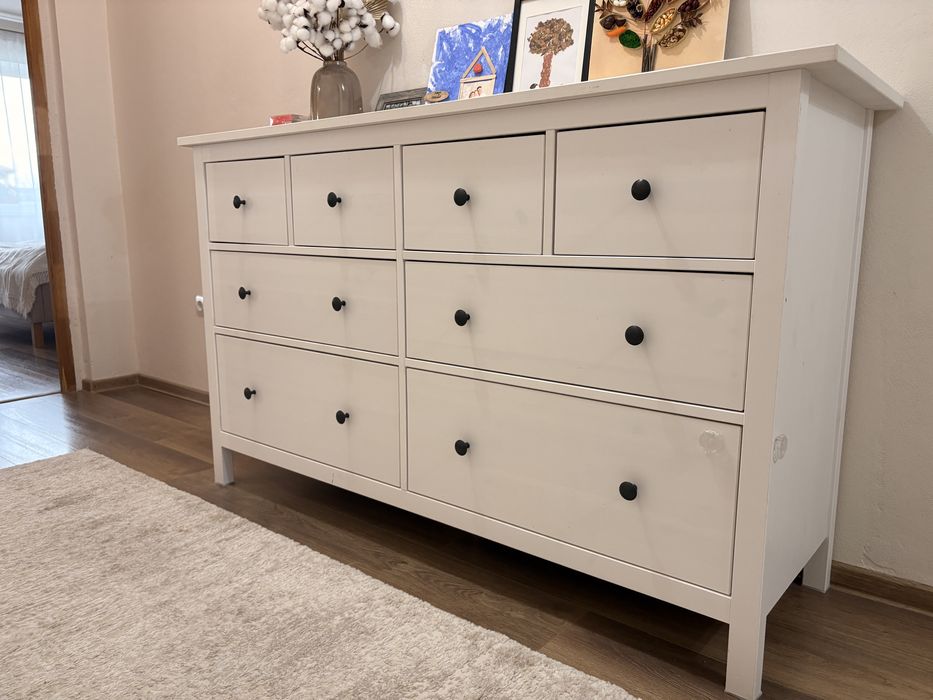 Comoda IKEA HEMNES – 8 sertare, alb, stare foarte buna