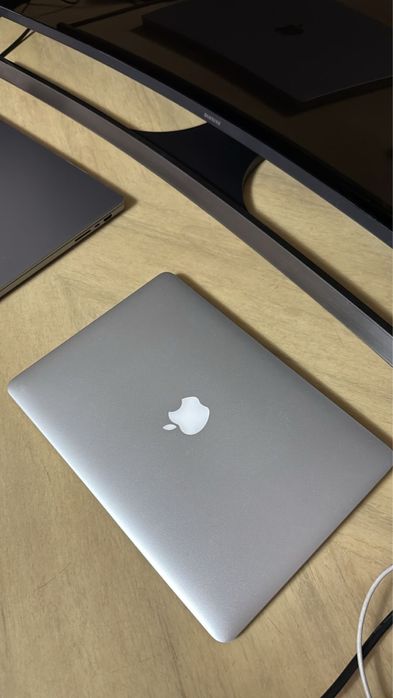 Macbook air 2017 8/256 400 циклов + 2 ноута в подарок