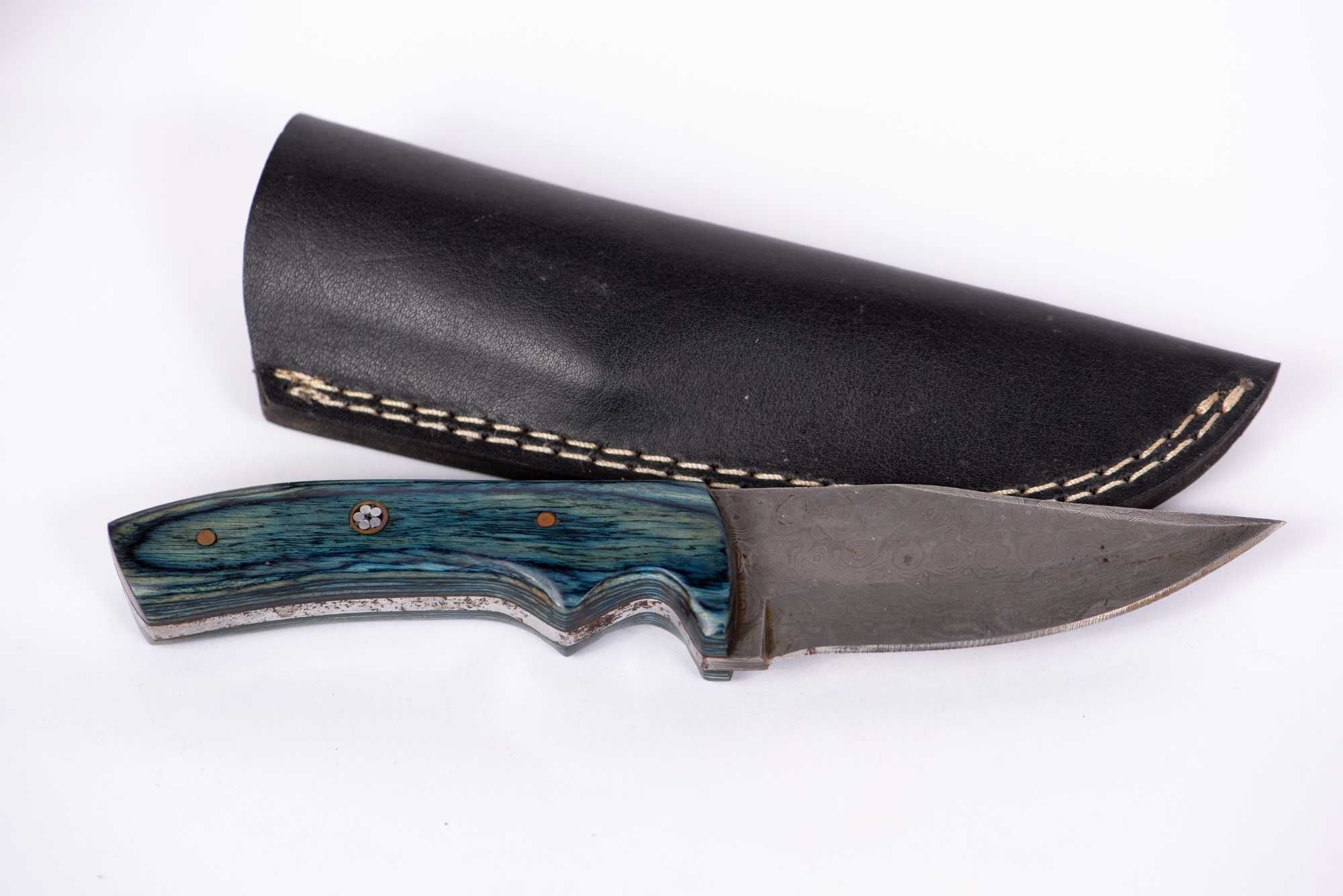 Ловен нож от дамаска стомана ръчно кован
