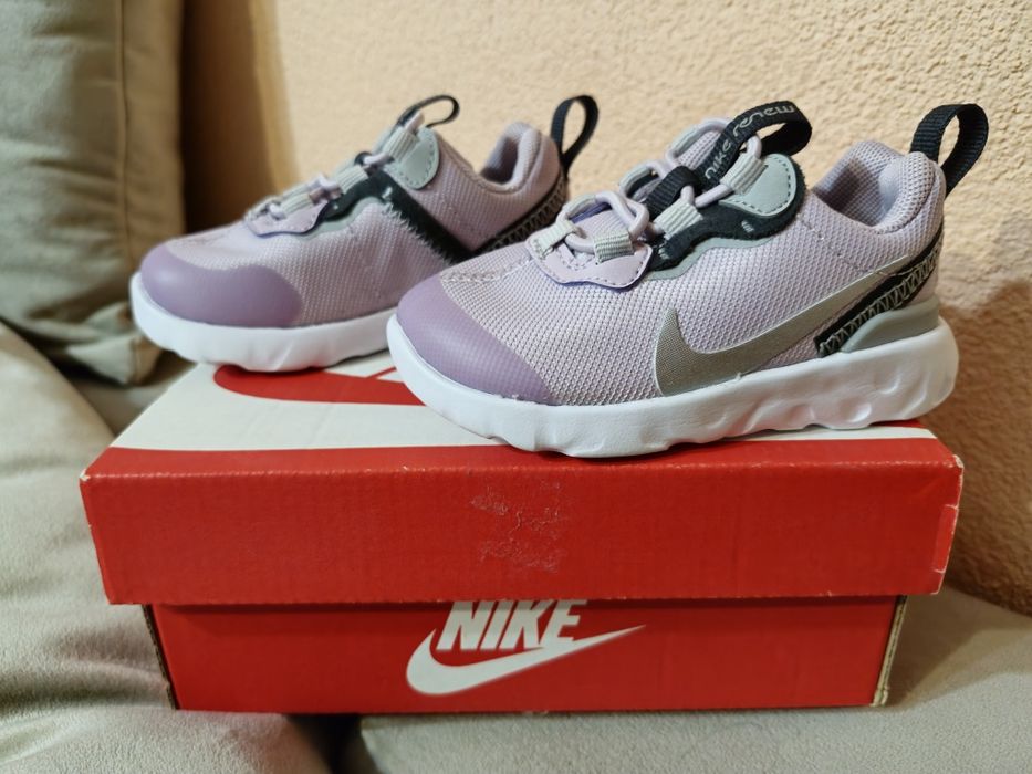 Детски обувки - маратонки Nike Renew
