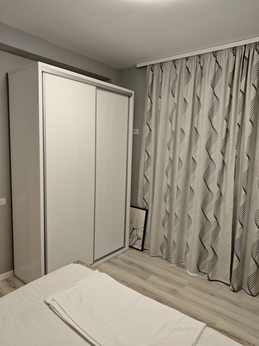 Închiriez apartament