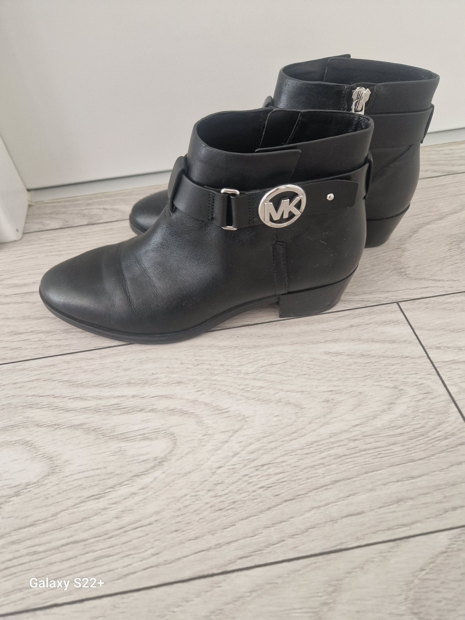 Ghetute din piele 36 michael kors