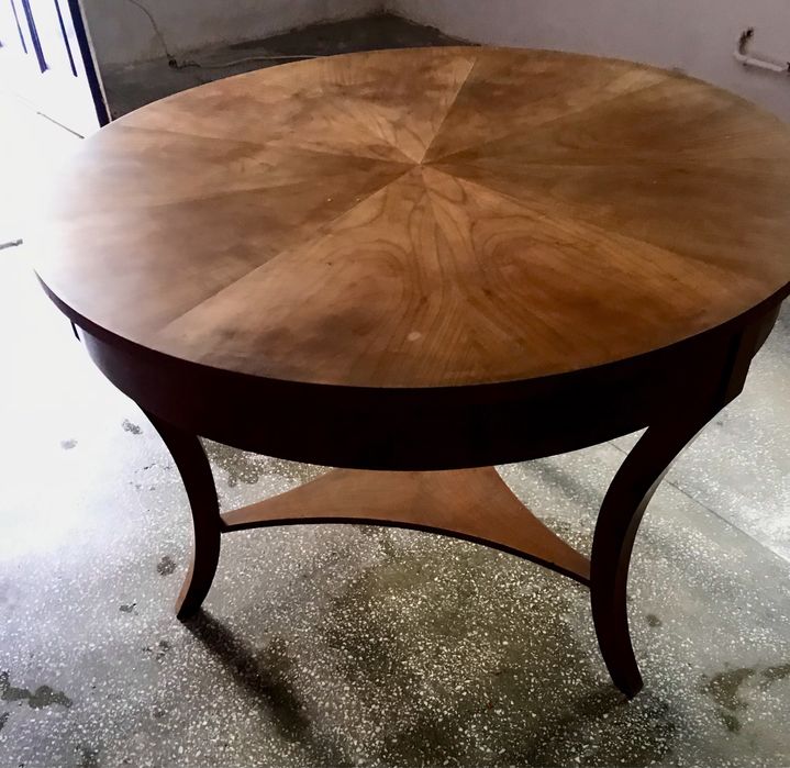 Masa vintage/antica cu furnir din lemn de cires .