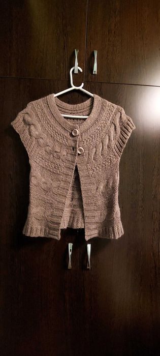 Vând 4 piese vestimentare toate la 110 lei