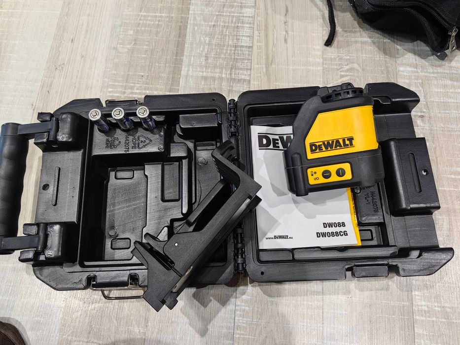 Линеен лазерен нивелир DEWALT