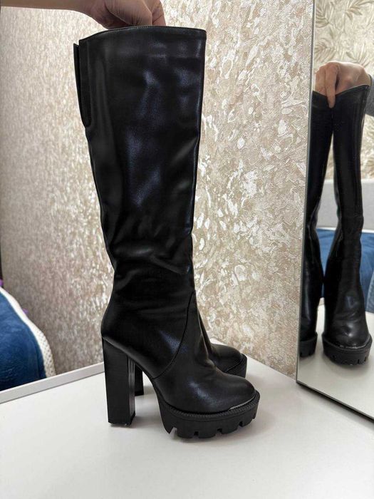 Продаются высокие сапоги, утепленные в отличном состоянии