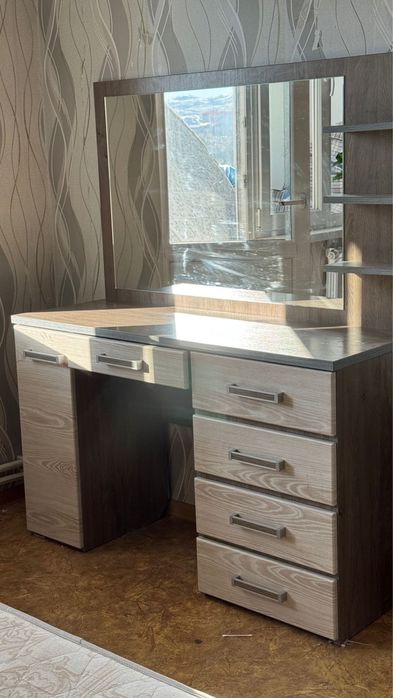 Кровать,шкаф,стол писменный