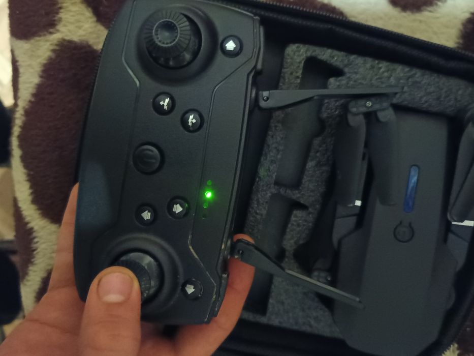 Dronă E88 -2 camere și geantă