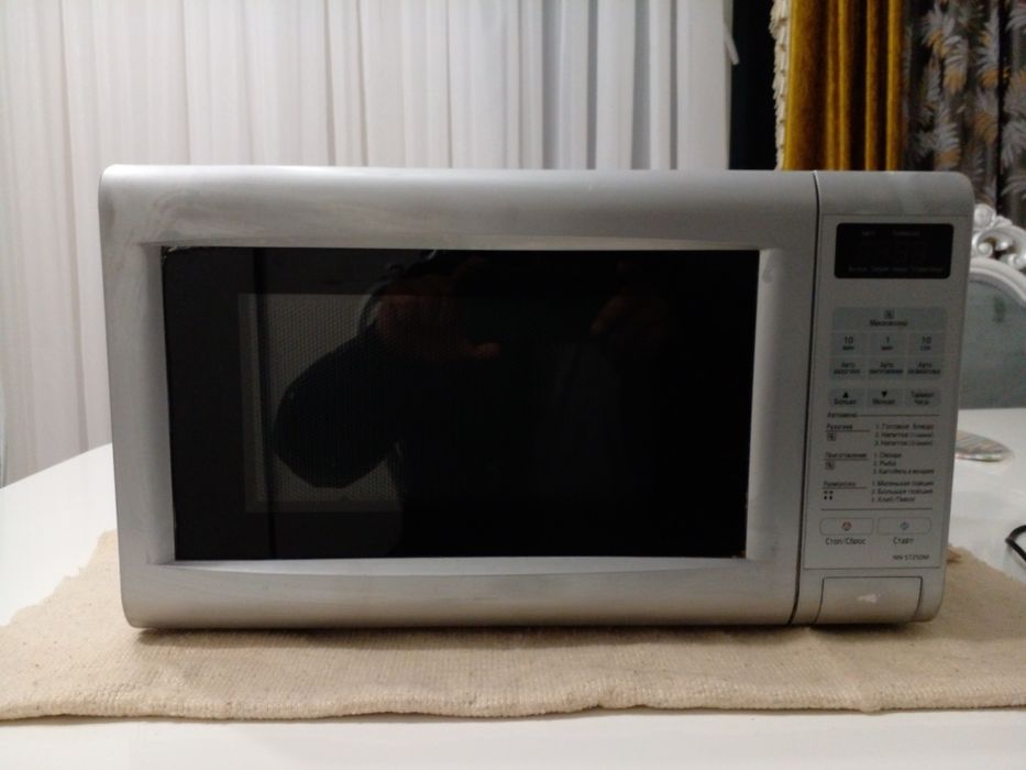 Микроволновая печь в рабочем состоянии