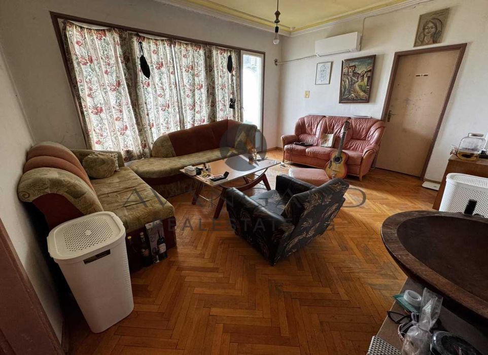 Продава се Тристаен апартамент в Пловдив, Изгрев - 80 кв.м за 950 €/кв.м - Снимка #1