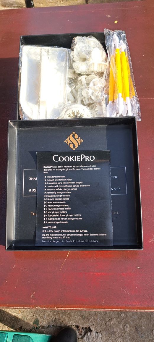 Vând set forme pentru patiserie