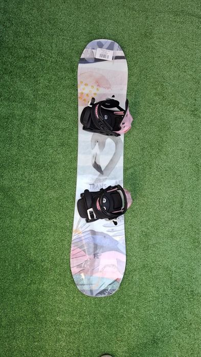 Placa snowboard 125 cm noua cu legaturi Hello Kitty noi