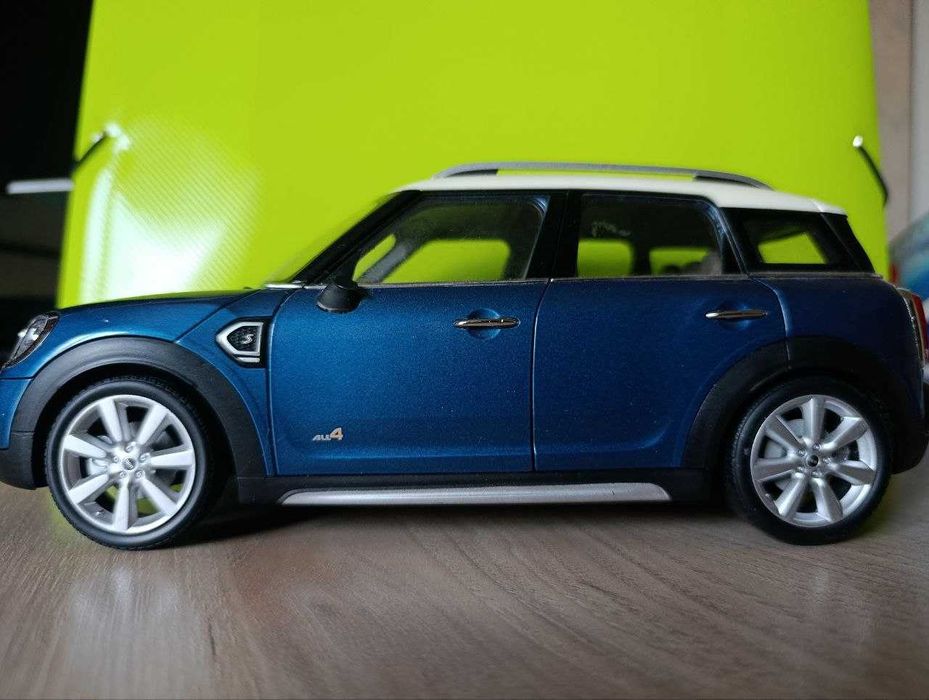 Mini Countryman 1:18 Kyosho б/у — целый корпус, на игру или запчасти