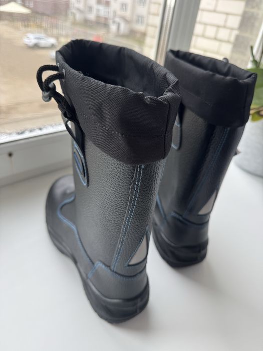 Продам зимнюю спецобувь