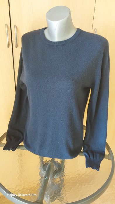 Пуловер Oro Cashmere. 35% кашмир, 35% коприна, 30% вълна. размер L