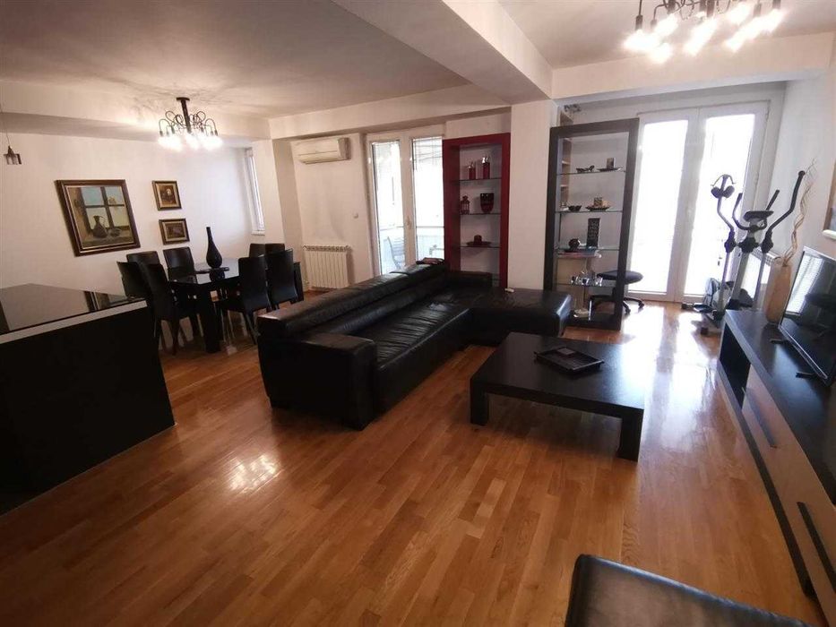 Дава се под наем Двустаен апартамент в Бургас, Изгрев - 58 кв.м за 255 € - Снимка #1