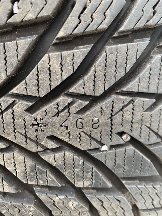 Зимни гуми NOKIAN 235/55R17 DOT 3723 17 ЦОЛА