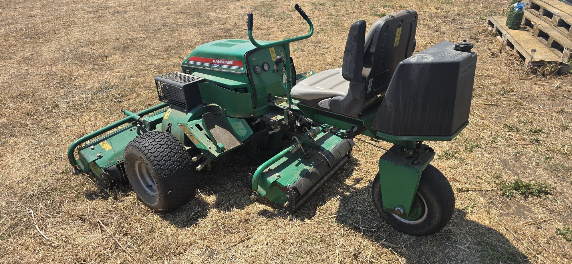 Vand tractor tuns gazonul  PROFESIONAL