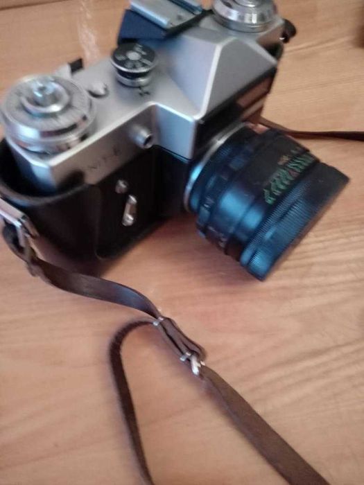 Раритетный фотоаппарат Zenit-E со вспышкой — отличное состояние!