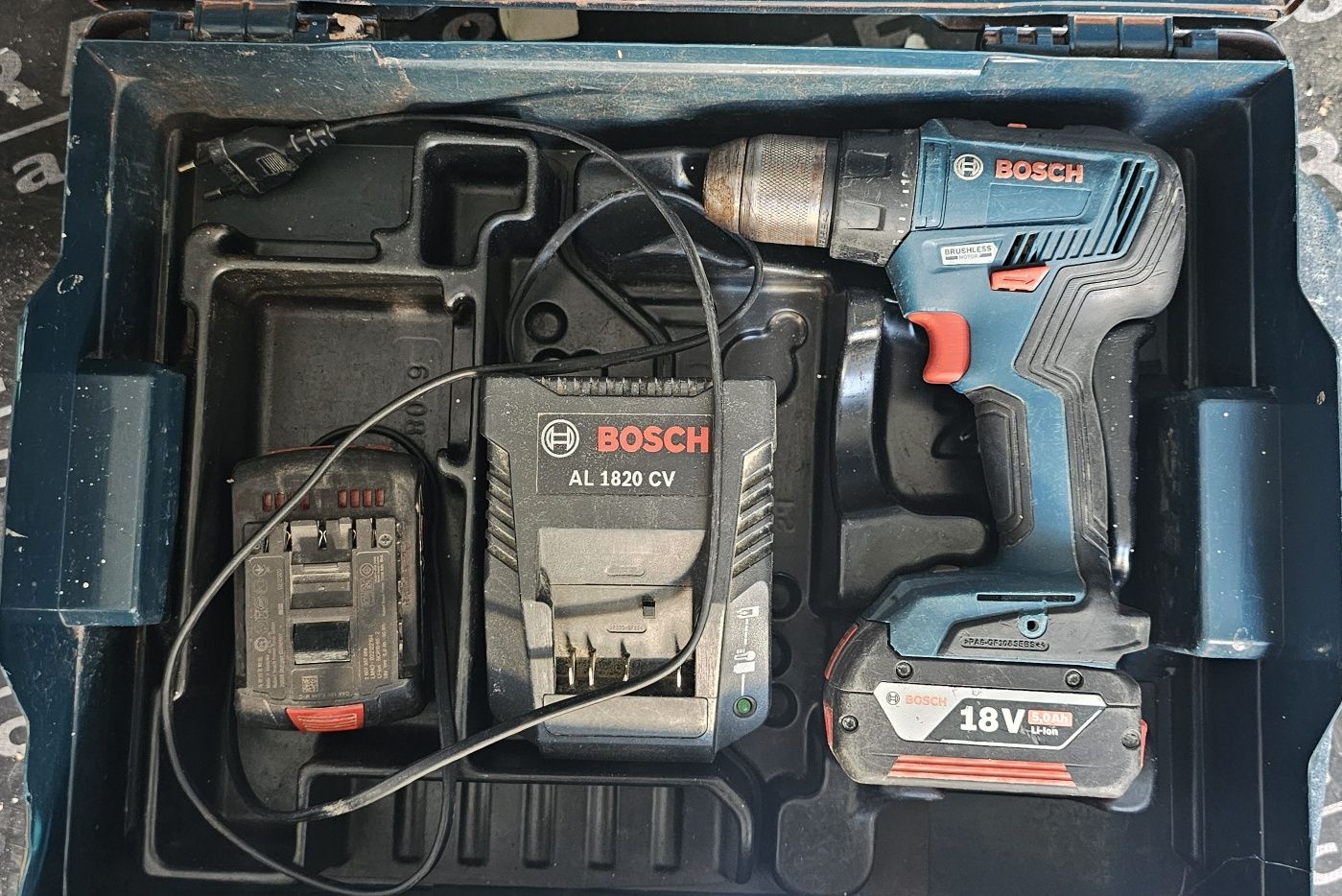 Filetanta / Bormasina Bosch GSR 18V-50 cu 2 acumulatori 5Ah