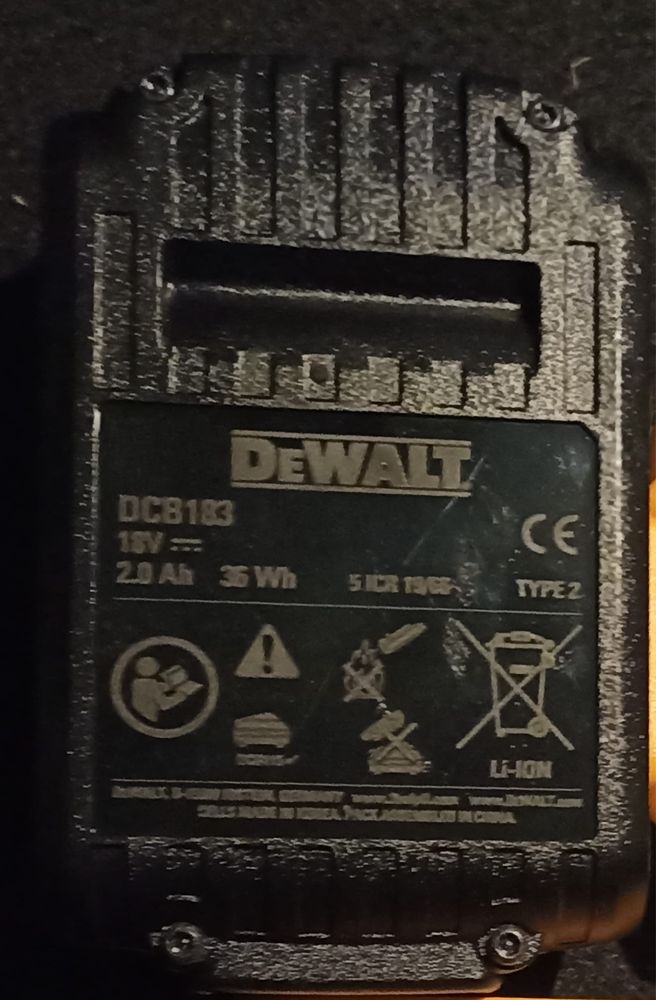 Acumulator NOU, 2Ah pentru echipamente D.e.W.A.L.T. Li-Ion, 18V.