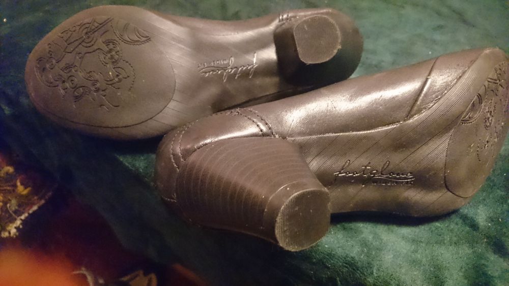 Маркови обувки ест .кожа