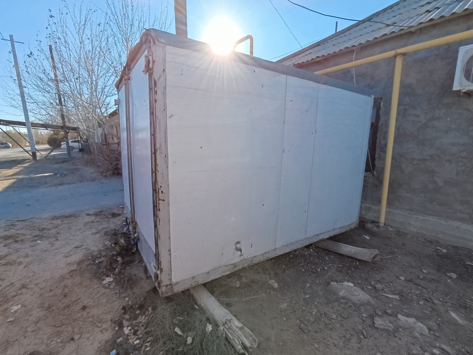 Продам термобудку размер 3,2 м на шир. 2,2 м.Обшит,утеплен пеноплексом