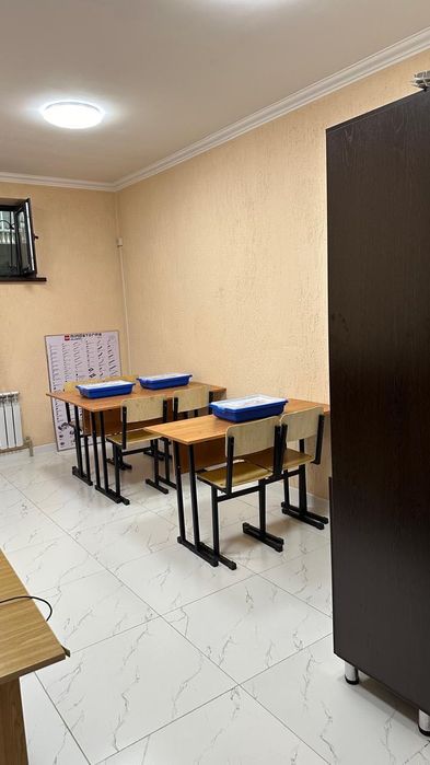 Парты со стульями