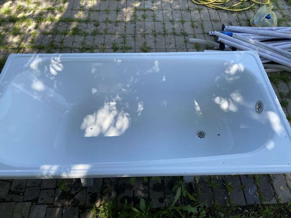 Продам хорошую ванную, размер 150см