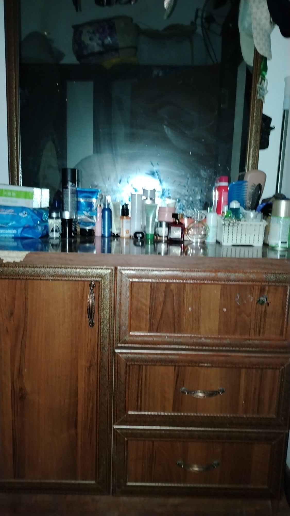 Спальни мебель в хорошем состоянии.   Dvuxspalniy mebel holati alo